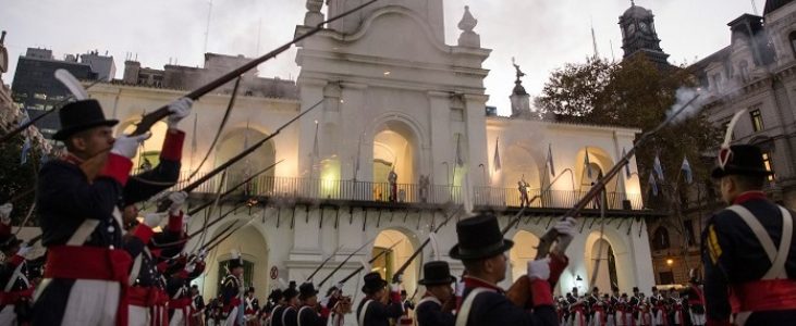Obelisco de Buenos Aires completa 81 anos na Semana de Mayo Argentina 2